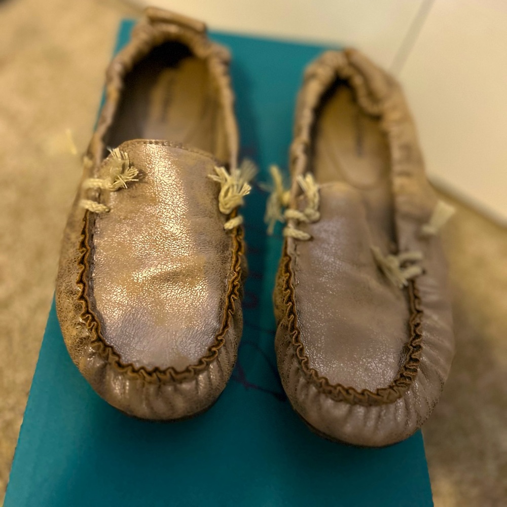 Beautiful, soft, leather, gold tone flats by Ruffhewn
